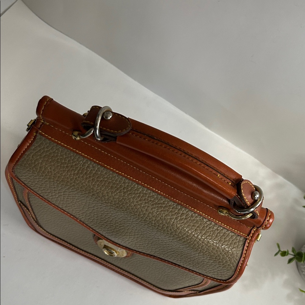 Elegant Tan and Brown Women's Handbag - Picture 10 of 13